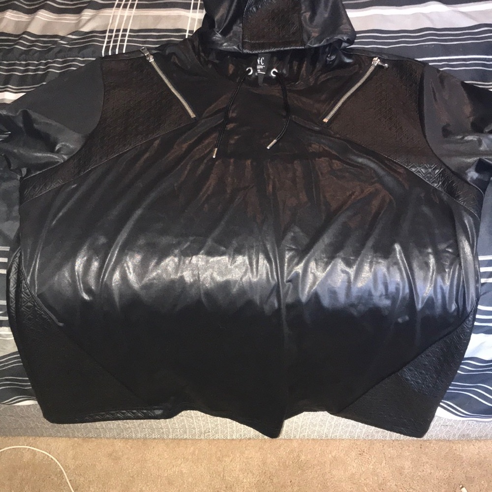 Short sleeve hoodie